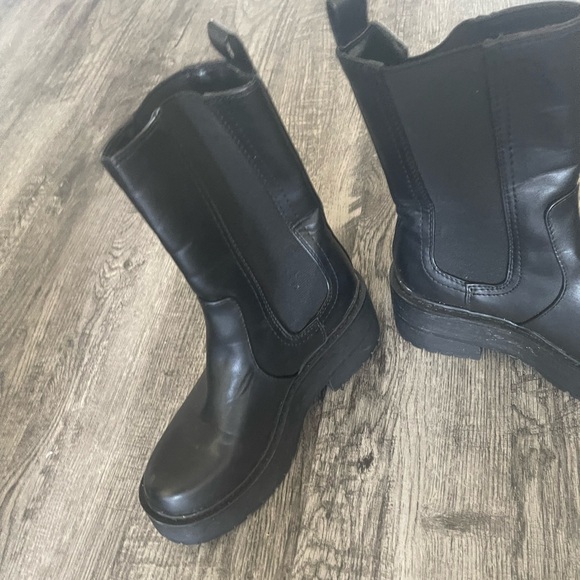 Black boots - Picture 2 of 3